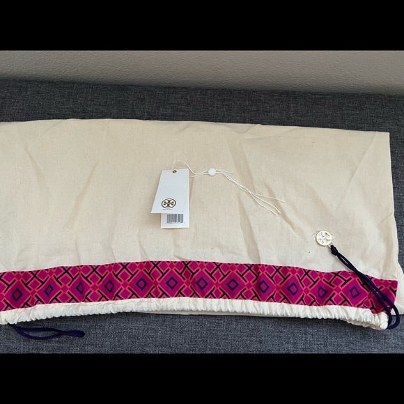 Tory Burch Half Moon Satchel Small in Beigh - Picture 10 of 11